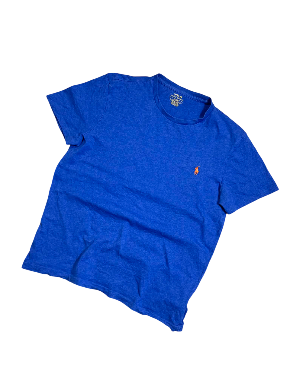 Kék vintage Ralph Lauren póló narancssárga hímzett logóval, streetwear stílusban