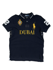 Sötétkék vintage Polo póló, arany DUBAI felirat, hímzett logók, sportos dizájn