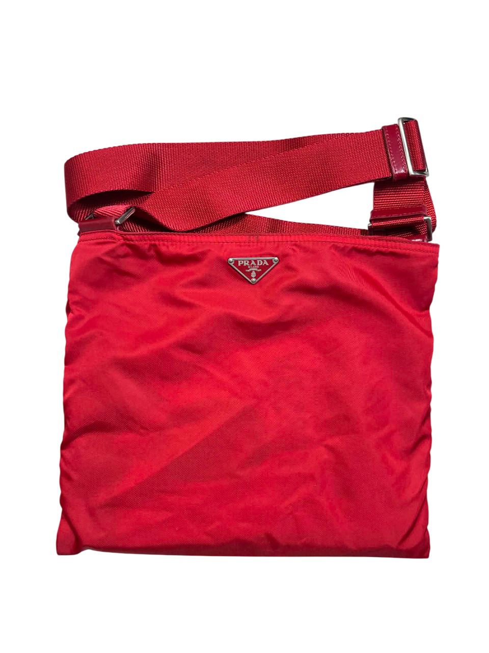 Prada piros váll táska streetwear stílusban, állítható pánttal, vintage dizájn