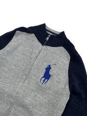 Szürke és sötétkék, cipzáras vintage streetwear pulóver nagy lovas logóval a mellrészen.