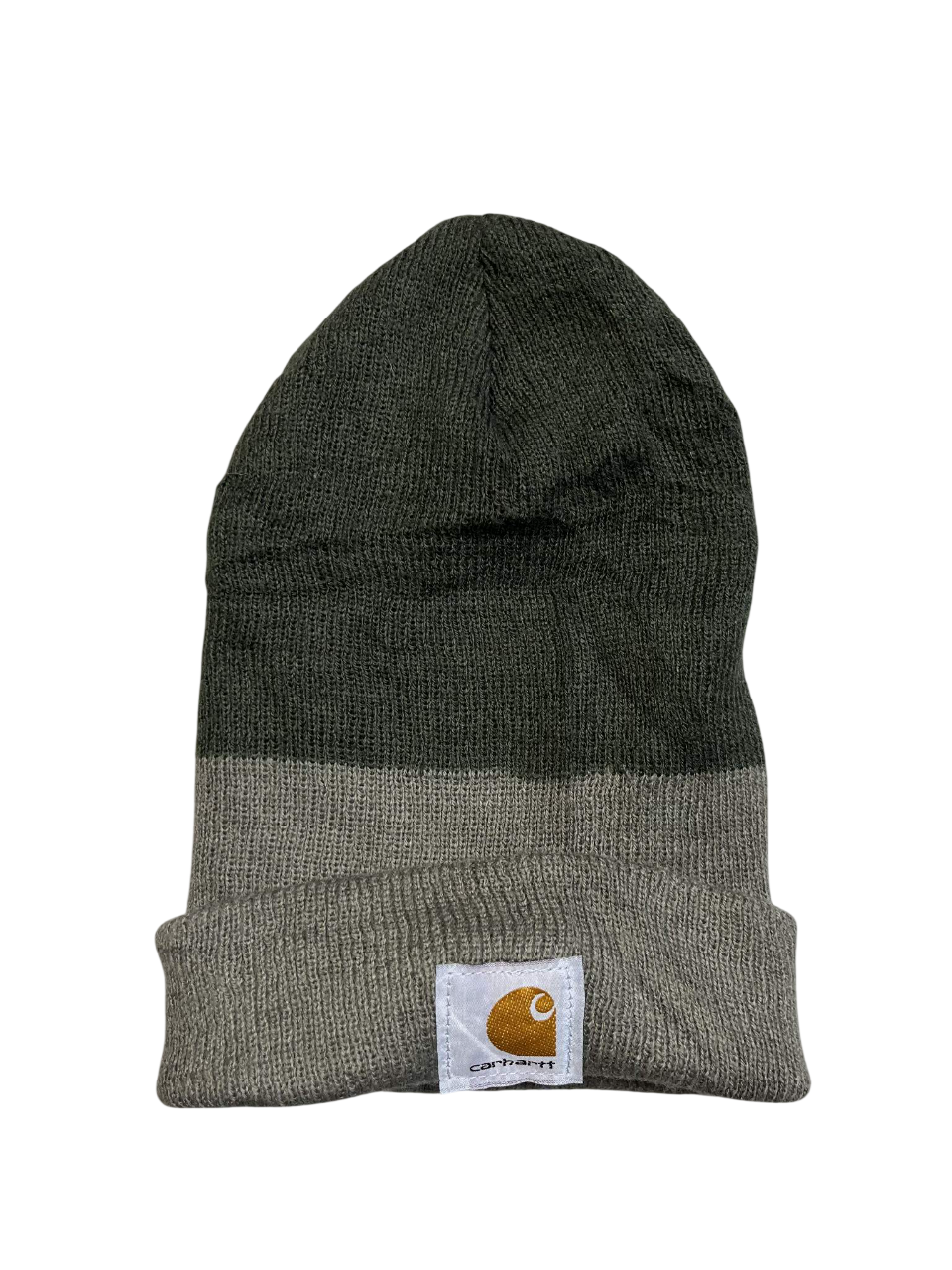 Carhartt vintage szürke-khaki kötött streetwear sapka logóval, fekete háttéren