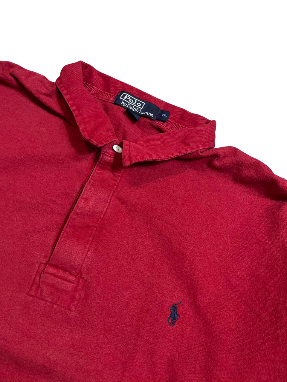 Bordó vintage galléros póló, hímzett logóval, klasszikus streetwear stílusban