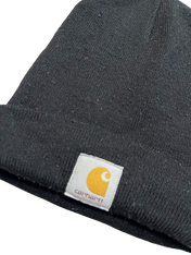 Fekete streetwear kötött sapka Carhartt logóval, divatos vintage stílus