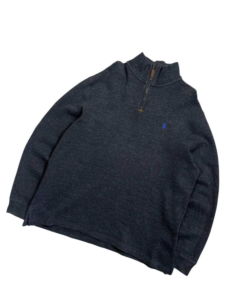 Sötétkék félcipzáros vintage pulóver hímzett logóval, streetwear stílusban