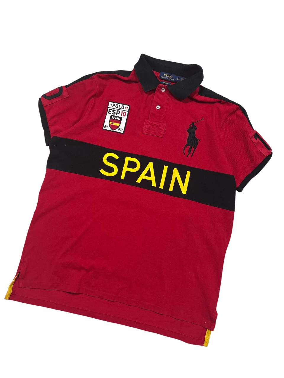 Piros vintage Polo Ralph Lauren galléros póló, Spain felirattal és logókkal, streetwear stílusban