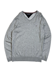 Szürke, V-nyakú, hosszú ujjú streetwear pulóver diszkrét kis logóval, vintage stílus