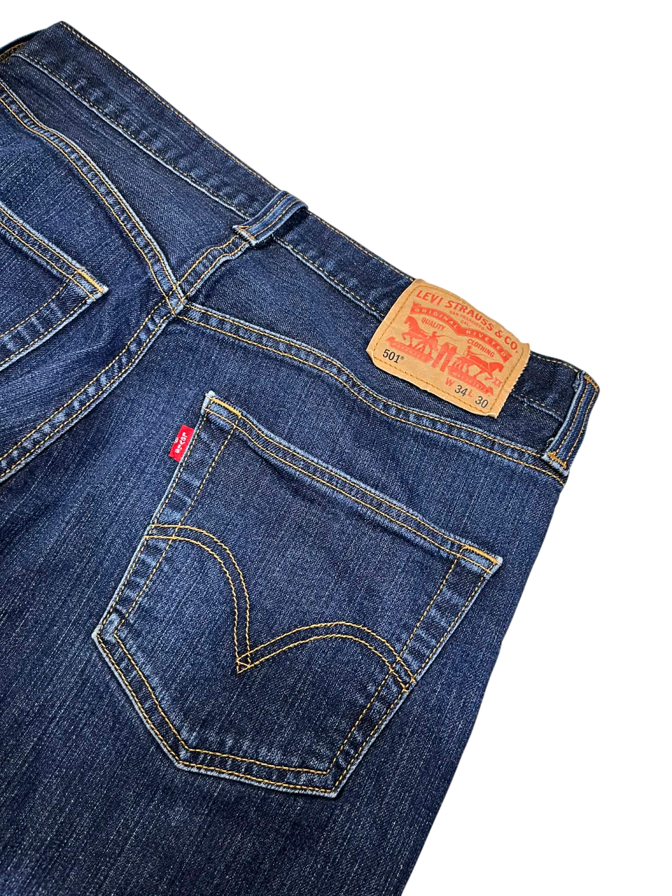 Levi's 501 vintage kék farmer nadrág hátulja, bőrcímkével és klasszikus zsebvarrással