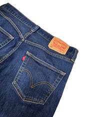 Levi's 501 vintage kék farmer nadrág hátulja, bőrcímkével és klasszikus zsebvarrással