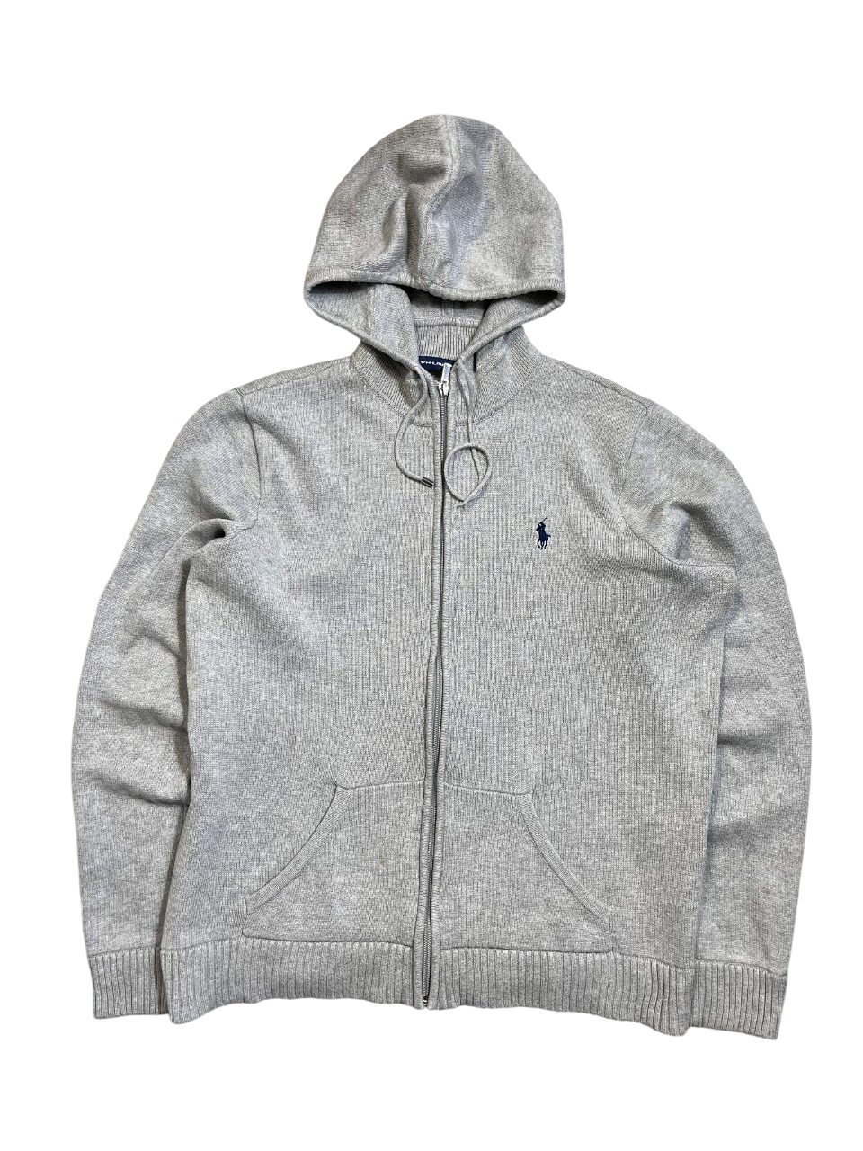 Szürke vintage kapucnis zipzáras pulóver, baloldalon hímzett logóval, streetwear stílusban.