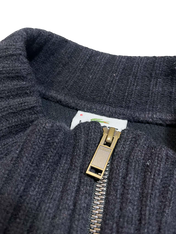 Lacoste fekete kötött zipzáras pulóver gallérral, közelről fotózva