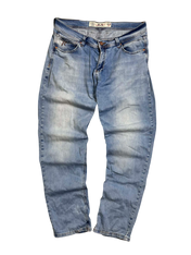 Világoskék vintage stílusú férfi farmernadrág, klasszikus fazon, streetwear divat