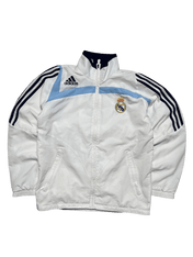 Fehér Adidas Real Madrid vintage sportdzseki, kék csíkokkal és címerrel, streetwear stílus