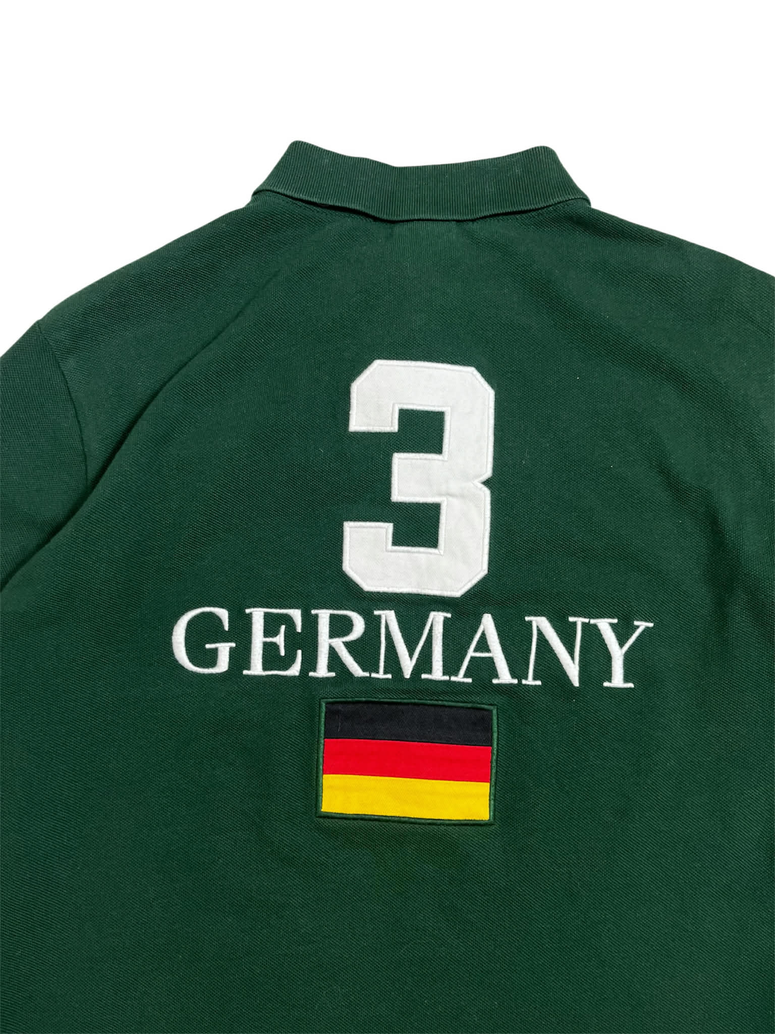 Zöld vintage póló hátulján 3-as számmal, Germany felirattal és német zászlóval.