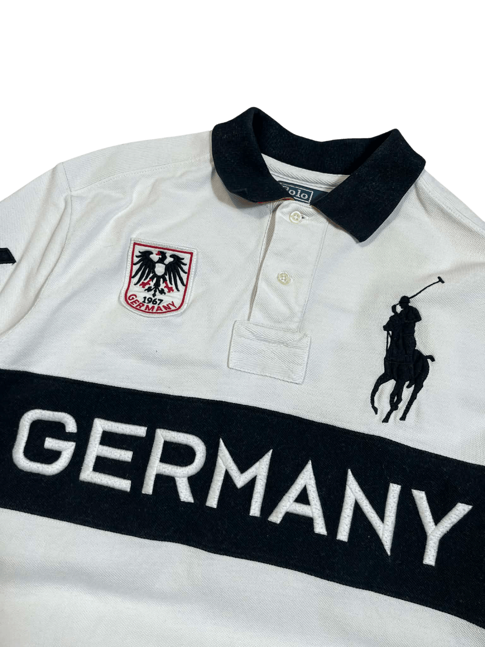 Vintage fehér Polo póló fekete gallérral, Germany és sas hímzéssel, streetwear stílusban