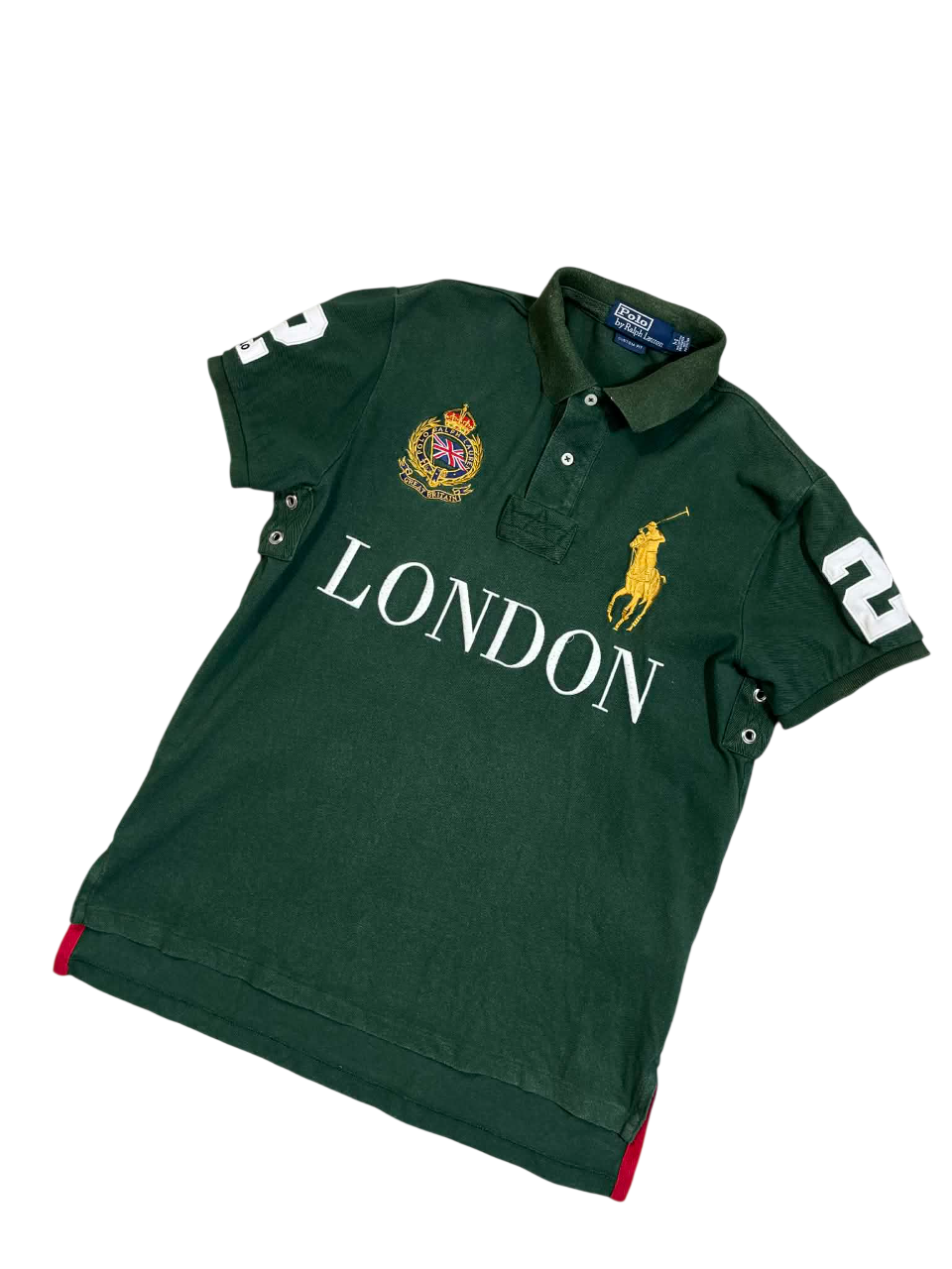 Sötétzöld vintage férfi galléros póló, hímzett logóval és London felirattal, streetwear stílusban