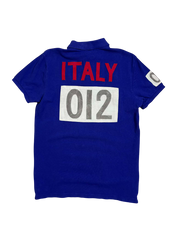 Kék vintage póló hátán ITALY felirattal, 012 számmal, streetwear stílusban.