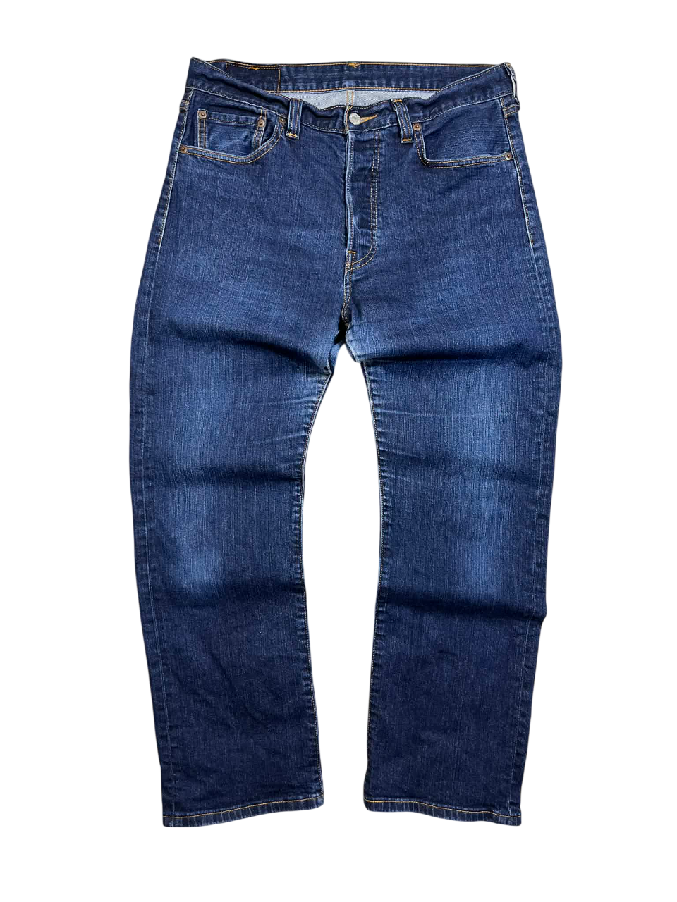 Sötétkék vintage farmernadrág klasszikus szabással, utcai divat stílusban