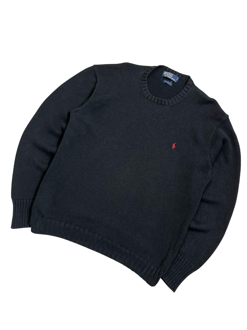 Fekete vintage kötött pulóver piros hímzett logóval, streetwear stílusban