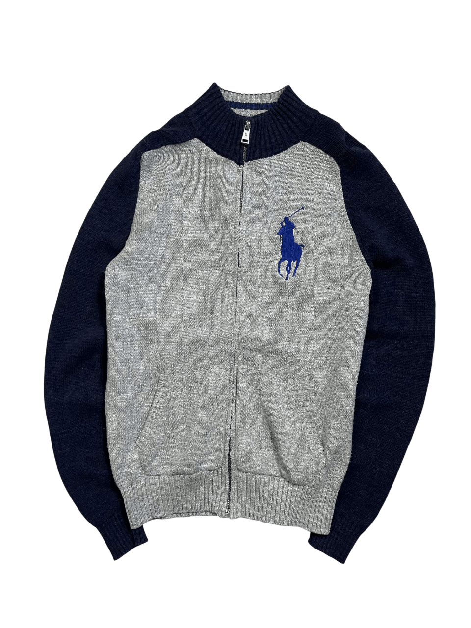 Szürke-kék, cipzáros streetwear kardigán nagy, lovas hímzéssel, vintage stílusban.