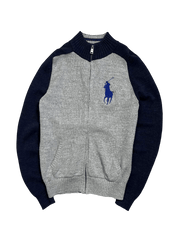 Szürke-kék, cipzáros streetwear kardigán nagy, lovas hímzéssel, vintage stílusban.